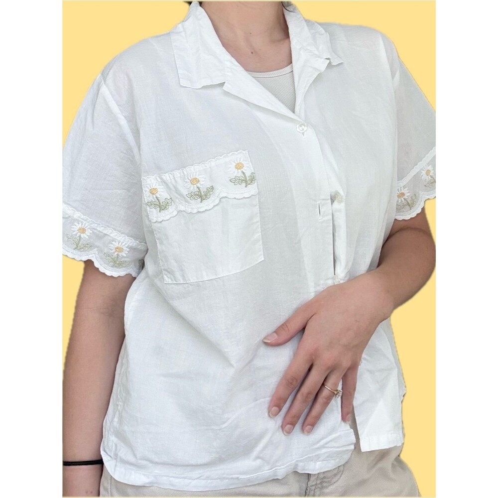 Vintage Priamo Embroidered Daisy Short-Sleeve Cotton Blouse